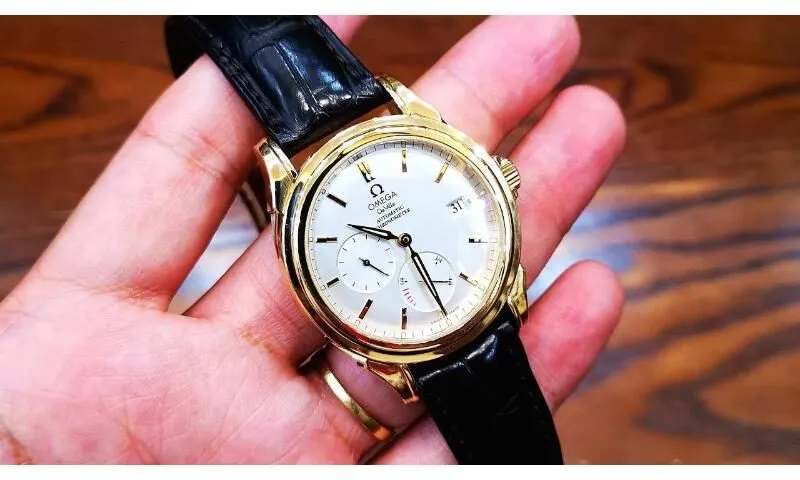 cách mua đồng hồ omega giá rẻ